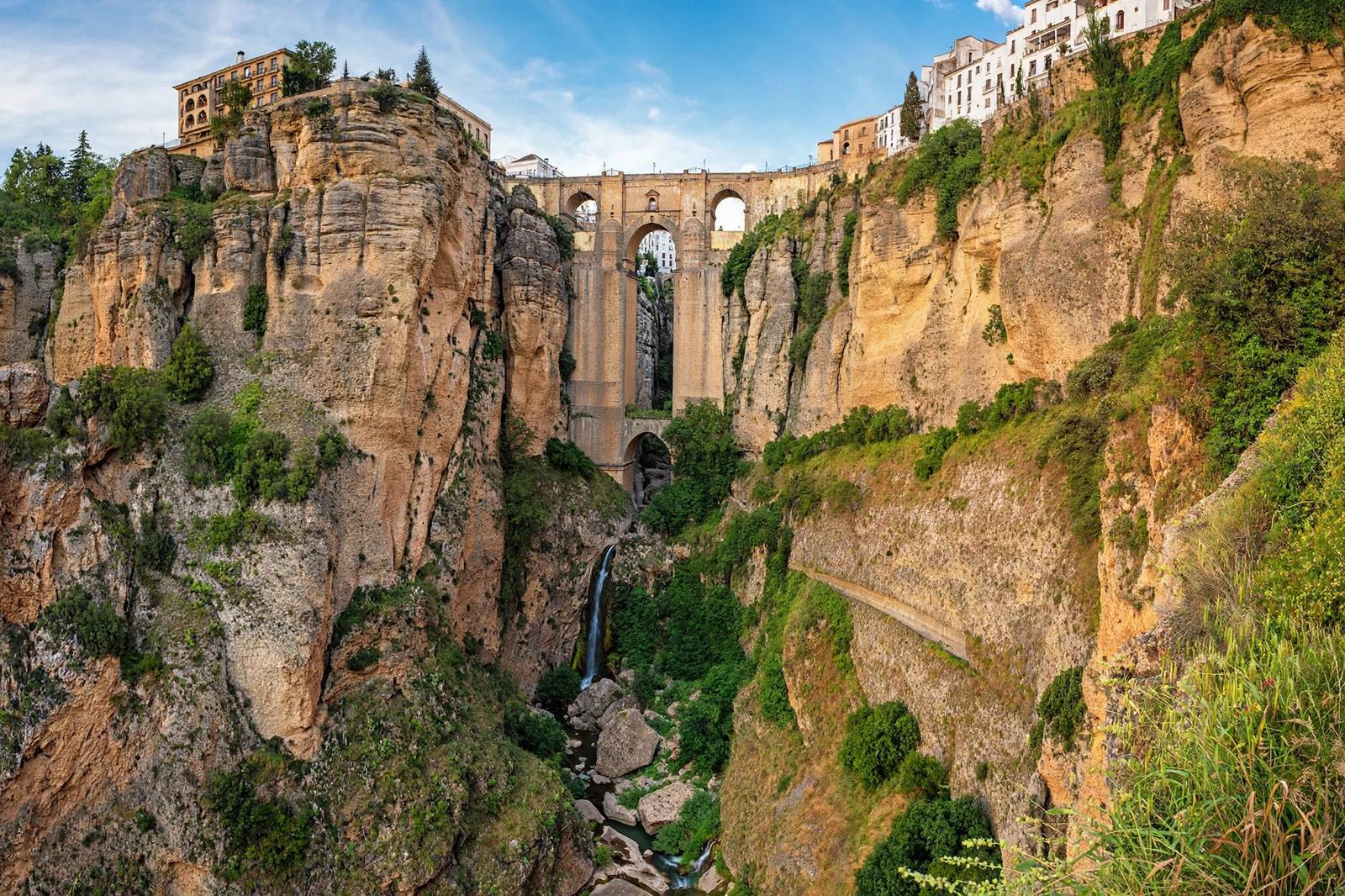Puente Nuevo bridge spanning the El Tajo gorge in Ronda
